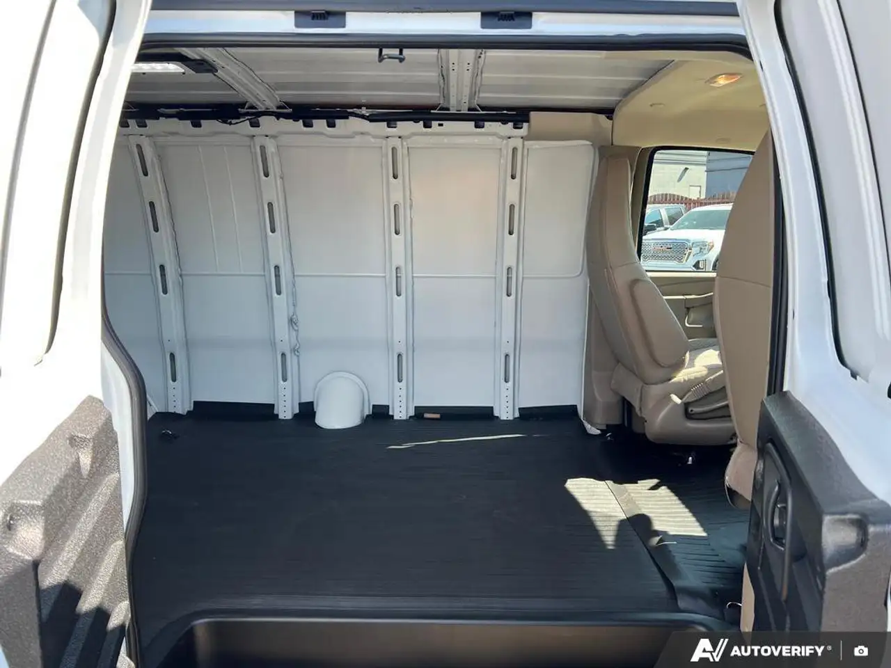 Chevrolet Express 2500 снимка Chevrolet Express 2500