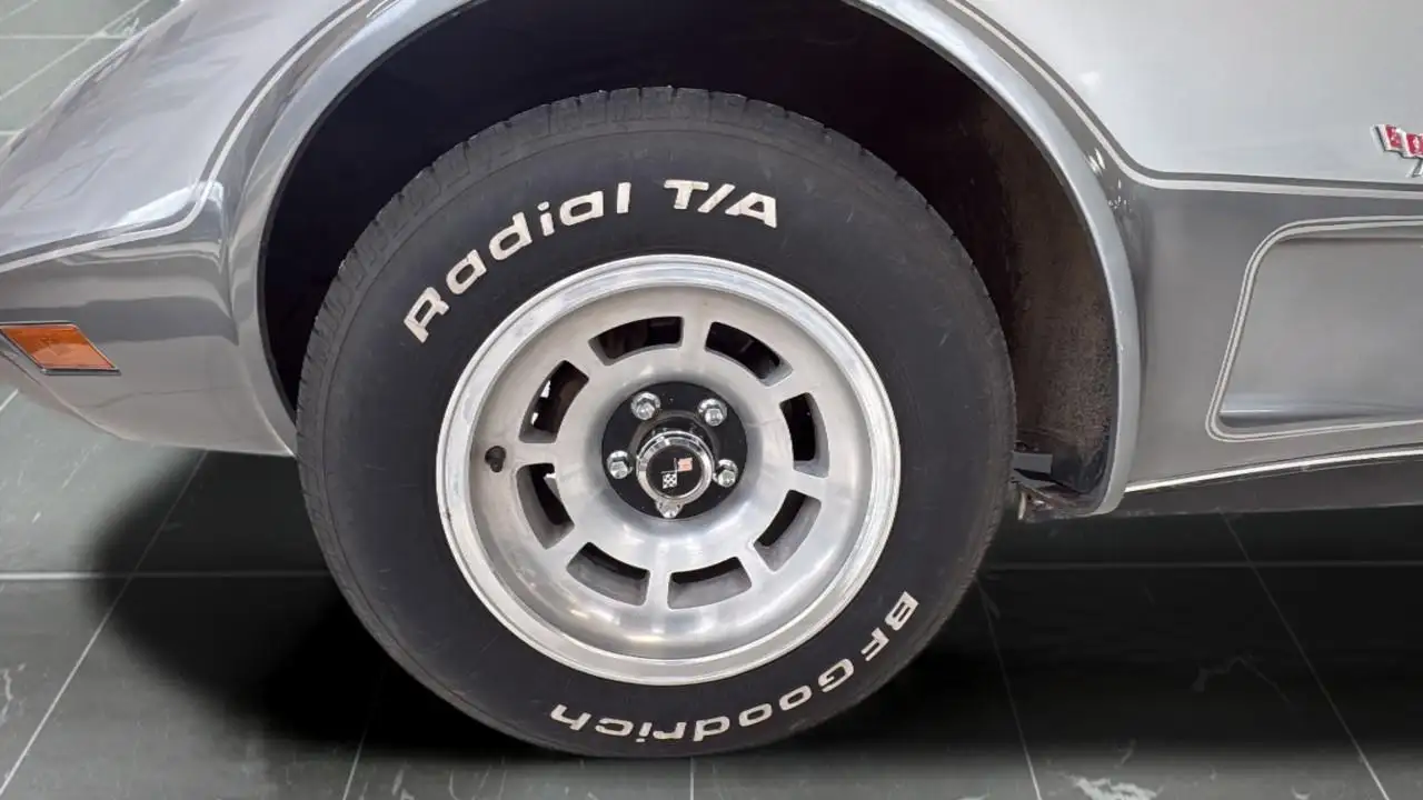 Chevrolet Corvette снимка Chevrolet Corvette