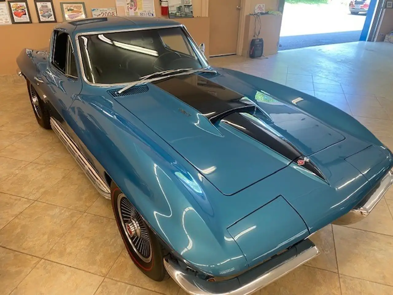 Chevrolet Corvette photo Chevrolet Corvette