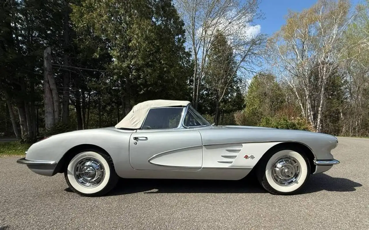 Chevrolet Corvette снимка Chevrolet Corvette