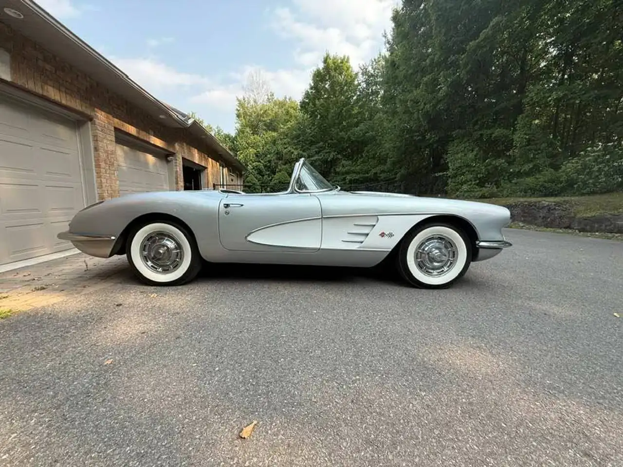 Chevrolet Corvette снимка Chevrolet Corvette