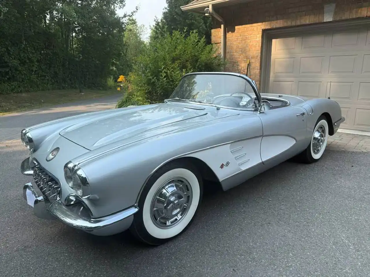 Chevrolet Corvette снимка Chevrolet Corvette