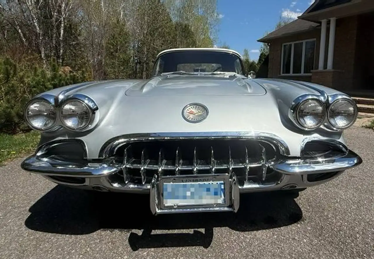 Chevrolet Corvette снимка Chevrolet Corvette