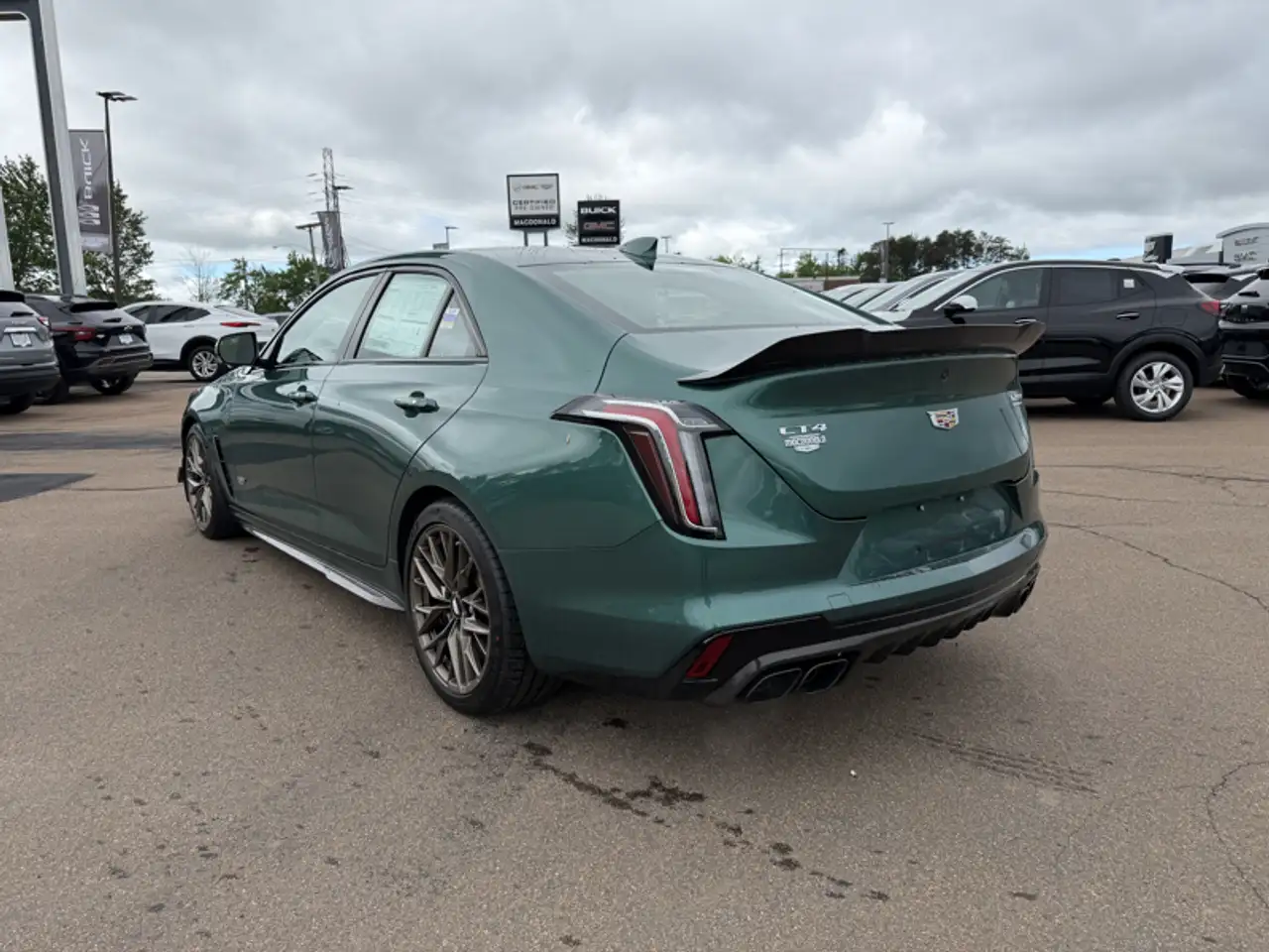 Cadillac CT4-V снимка Cadillac CT4-V