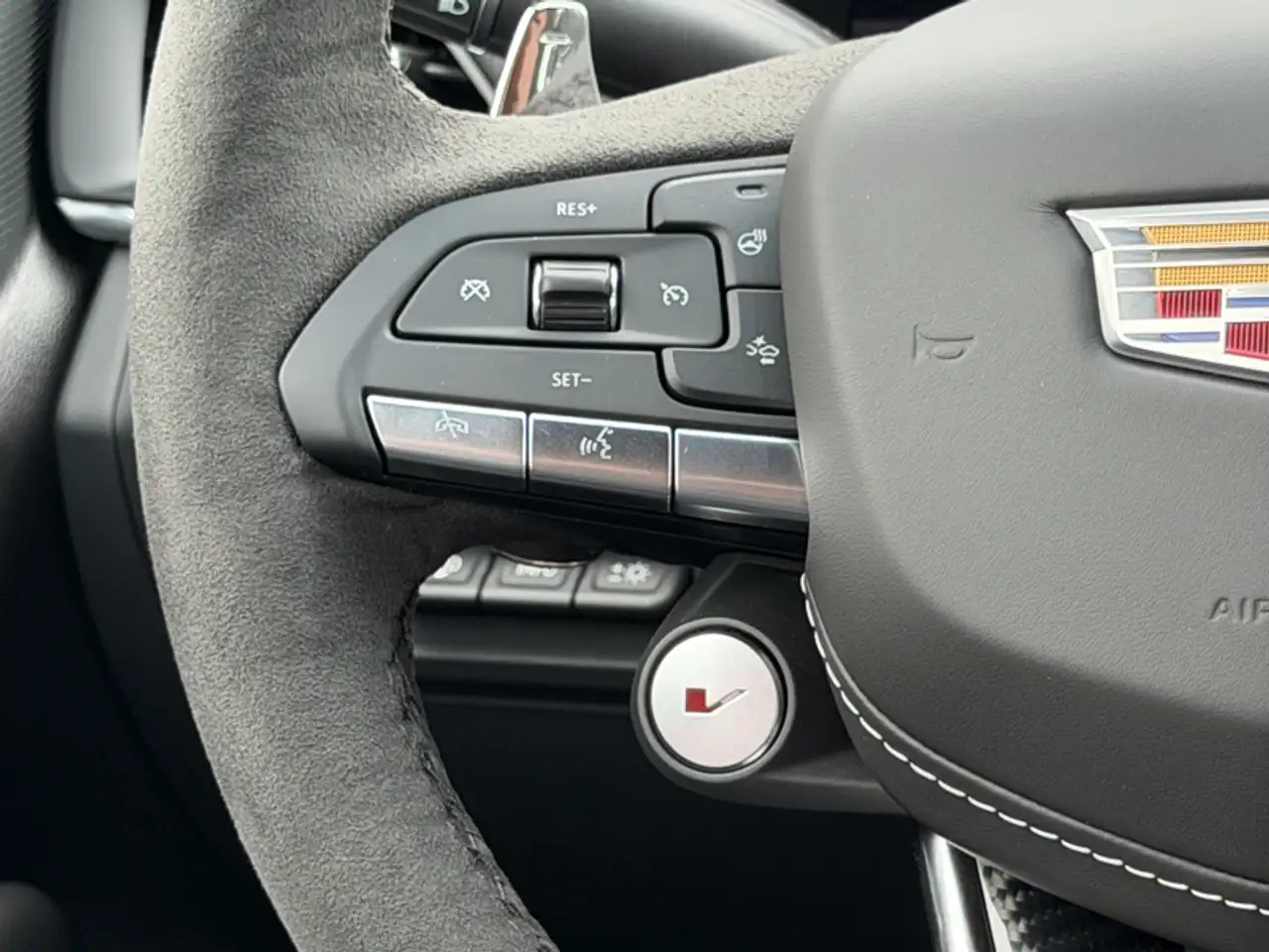 Cadillac CT4-V снимка Cadillac CT4-V