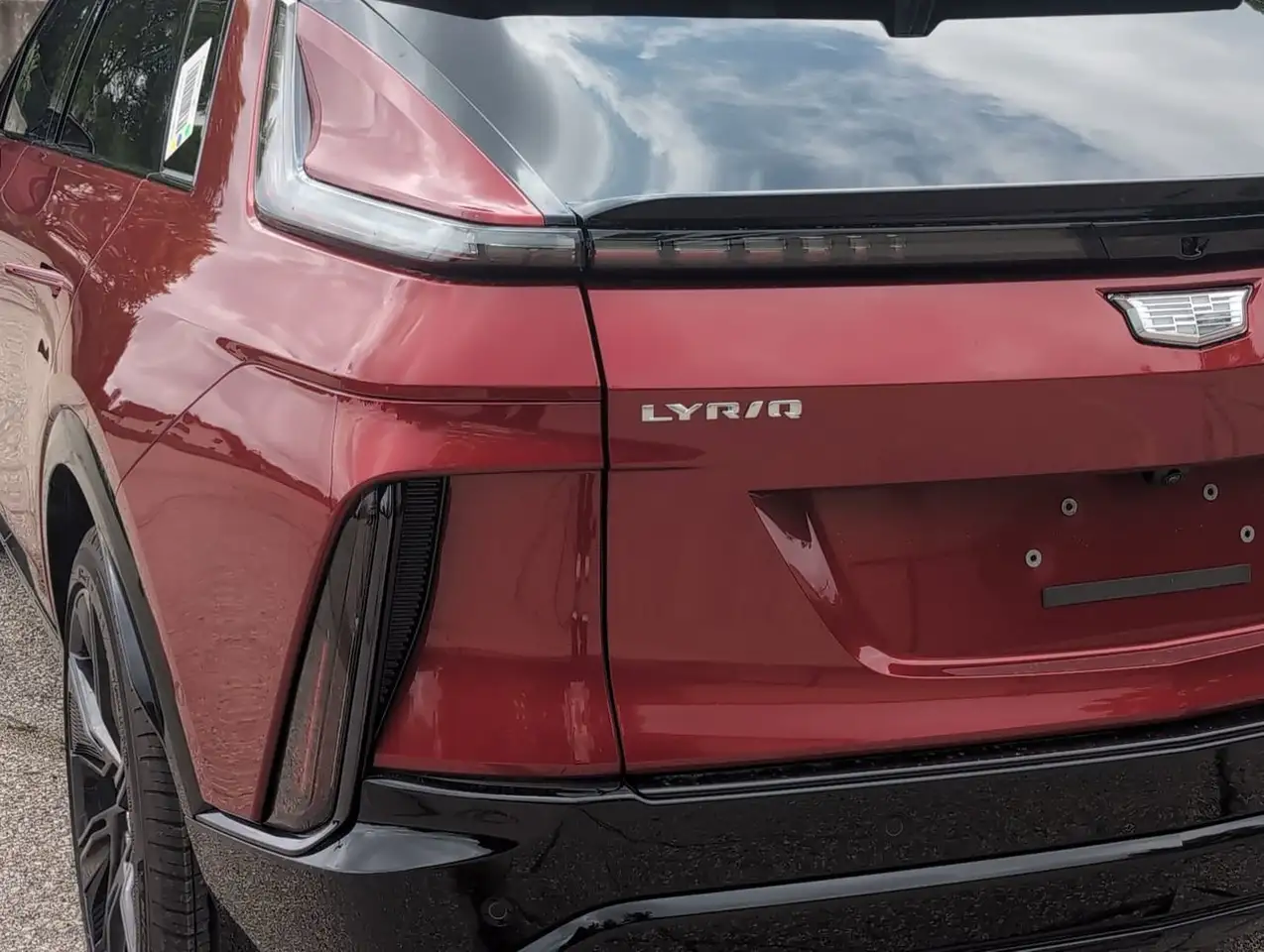 Cadillac Lyriq снимка Cadillac Lyriq