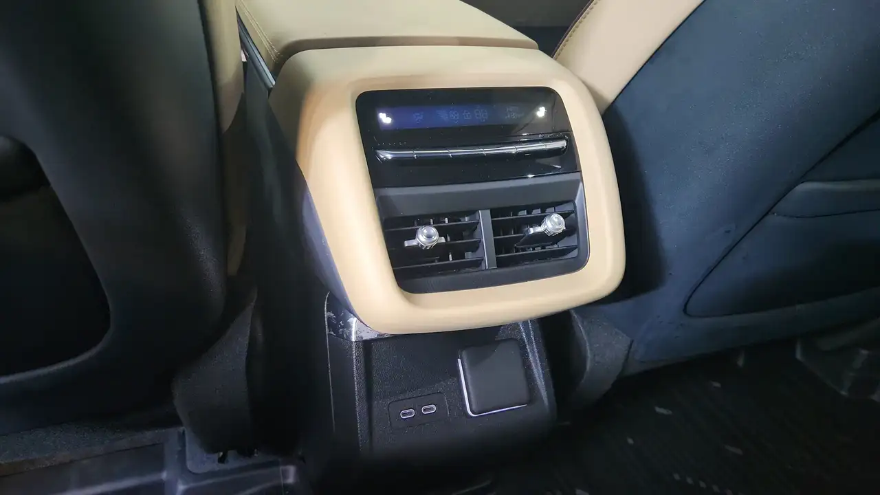 Cadillac Lyriq снимка Cadillac Lyriq