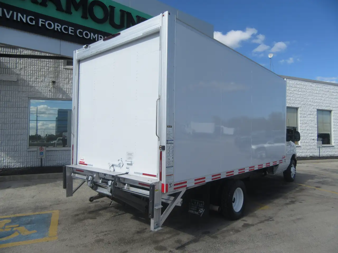 Ford E-450 photo Ford E-450