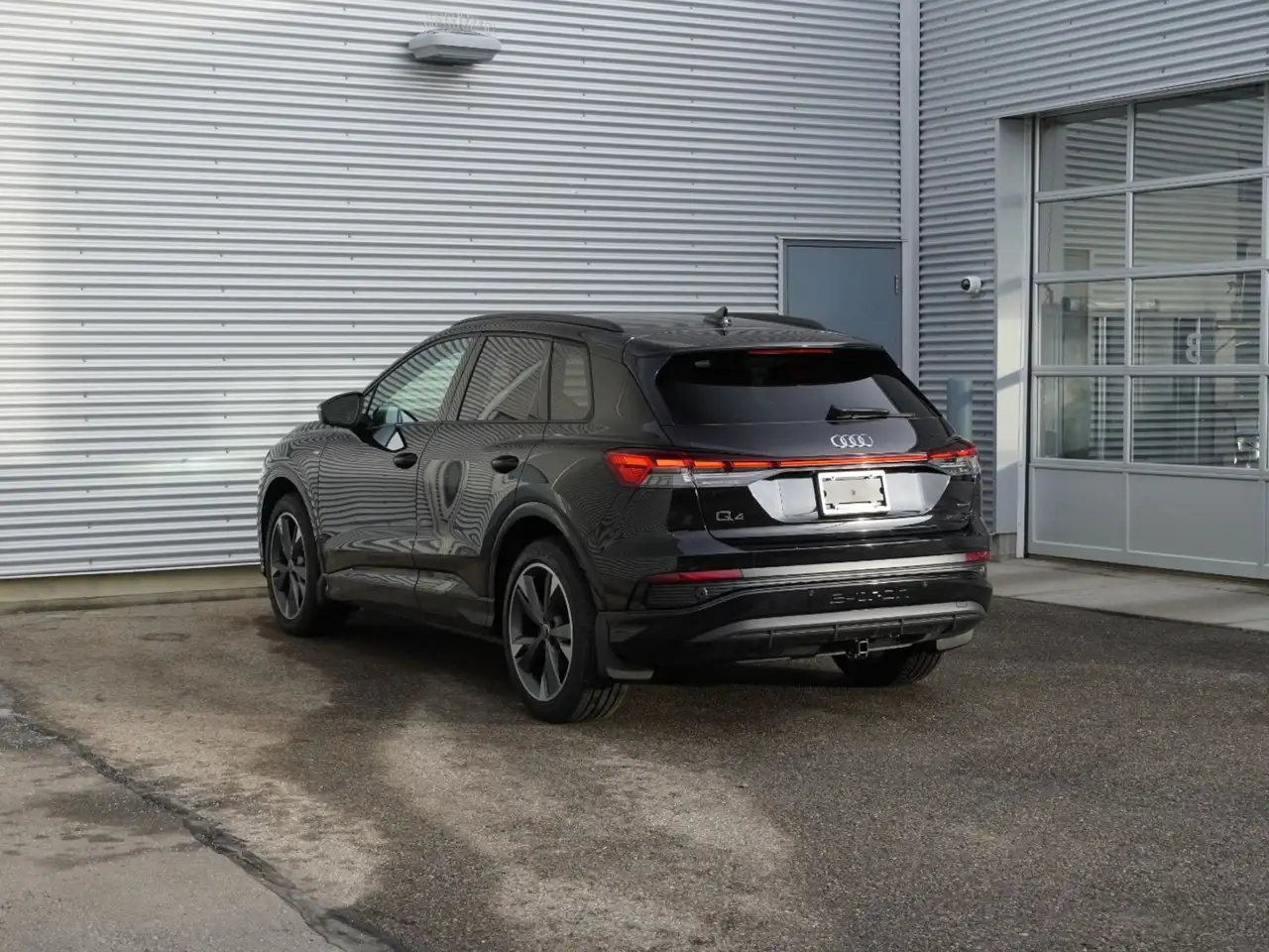 Audi Q4 e-tron photo Audi Q4 e-tron
