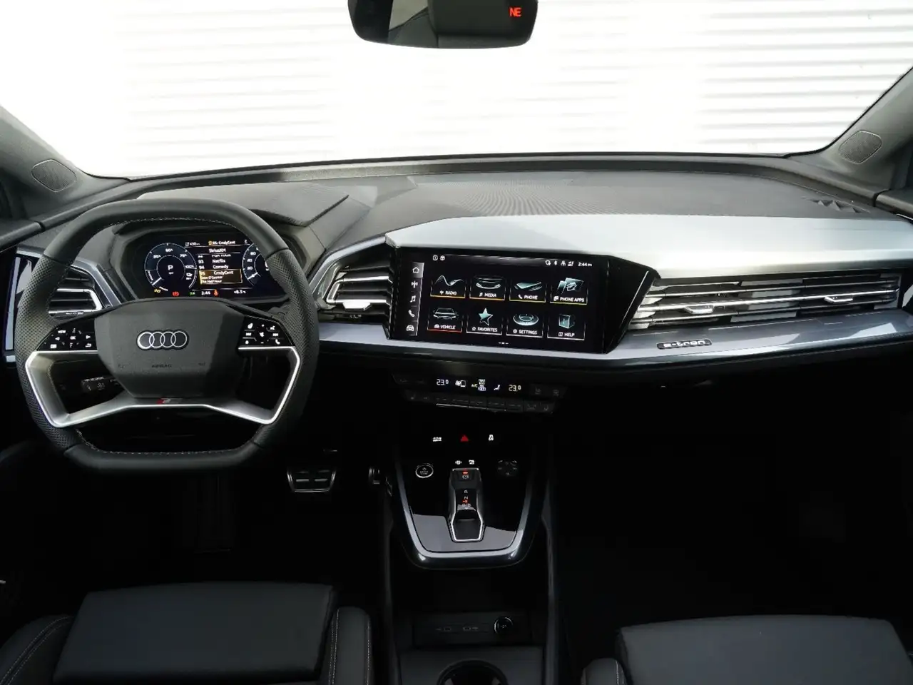 Audi Q4 e-tron photo Audi Q4 e-tron