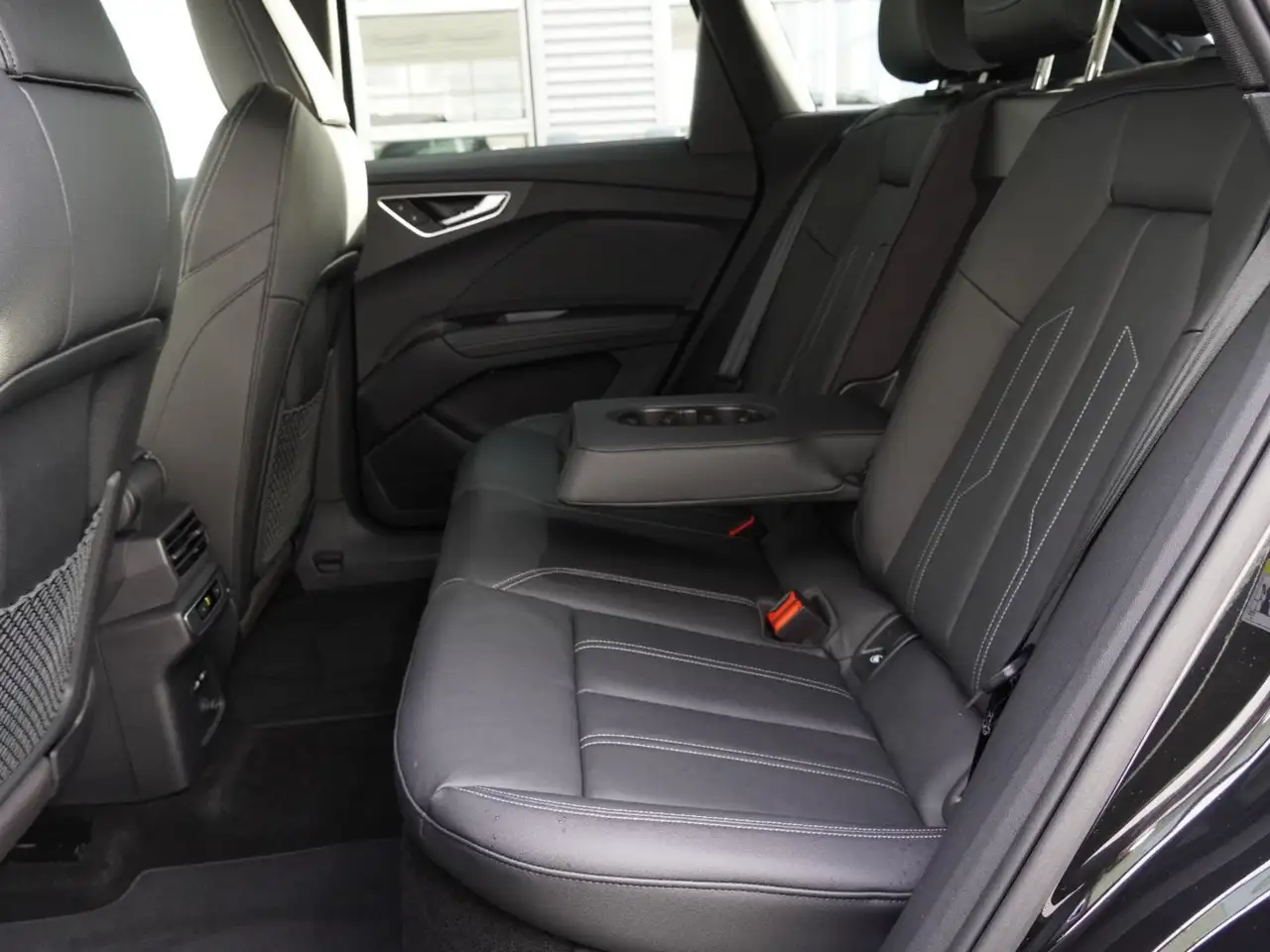 Audi Q4 e-tron photo Audi Q4 e-tron