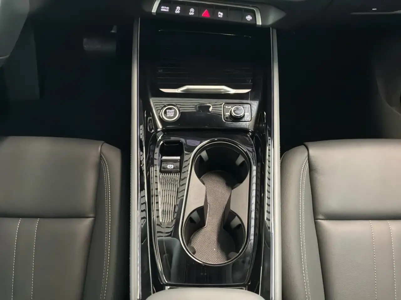 Audi Q3 снимка Audi Q3
