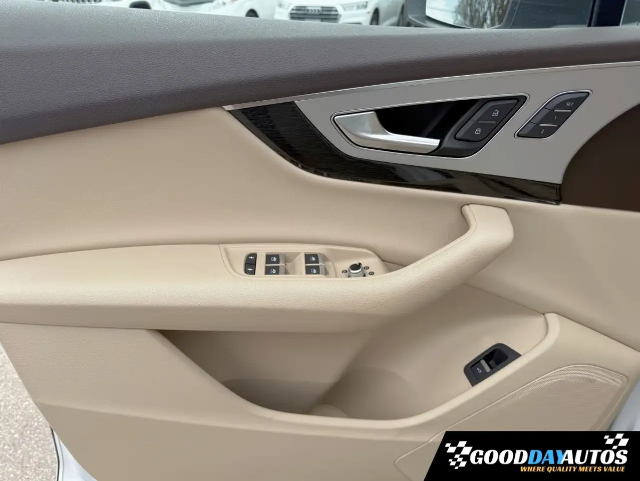 Audi Q7 снимка Audi Q7