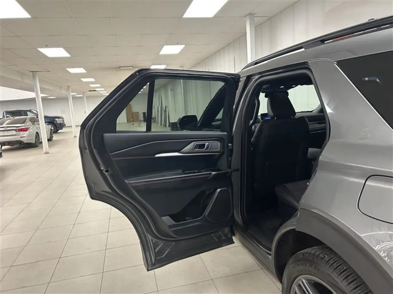 Ford Explorer photo Ford Explorer