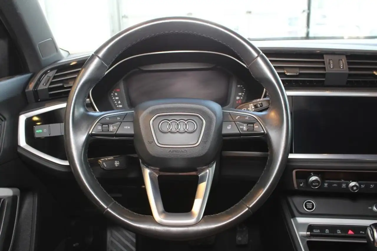 Audi Q3 снимка Audi Q3