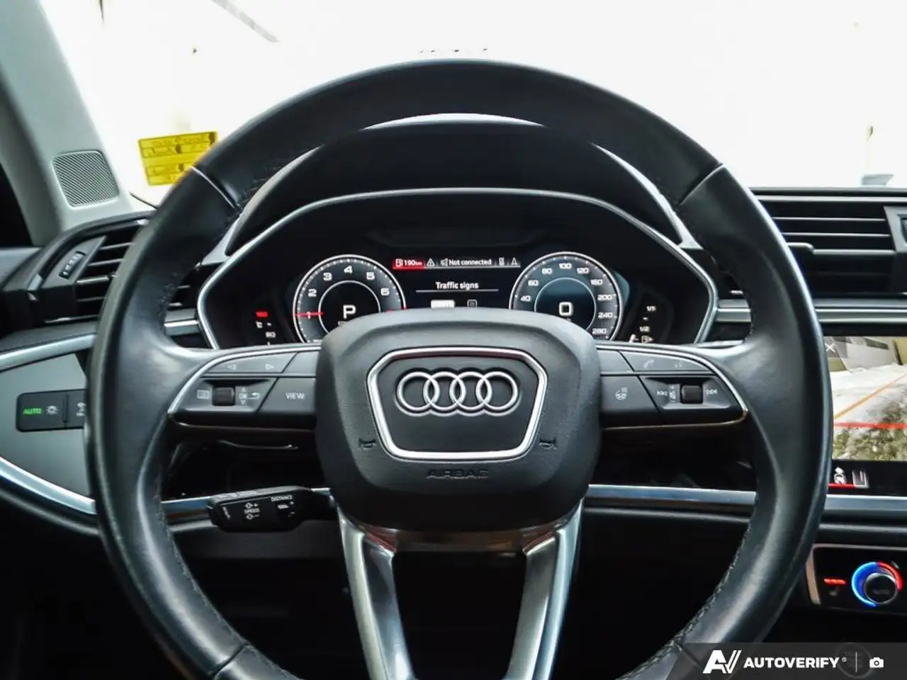 Audi Q3 снимка Audi Q3