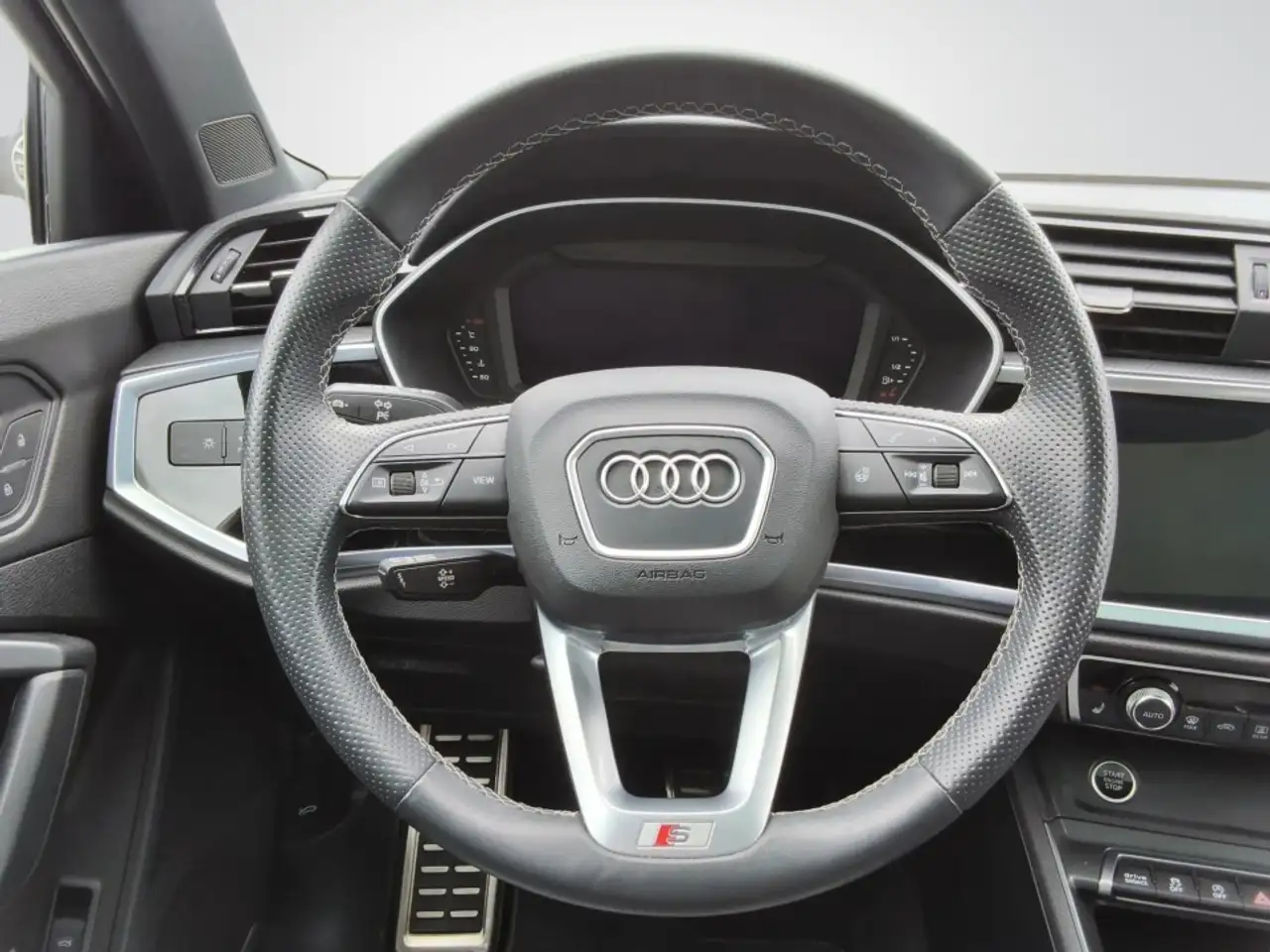 Audi Q3 снимка Audi Q3