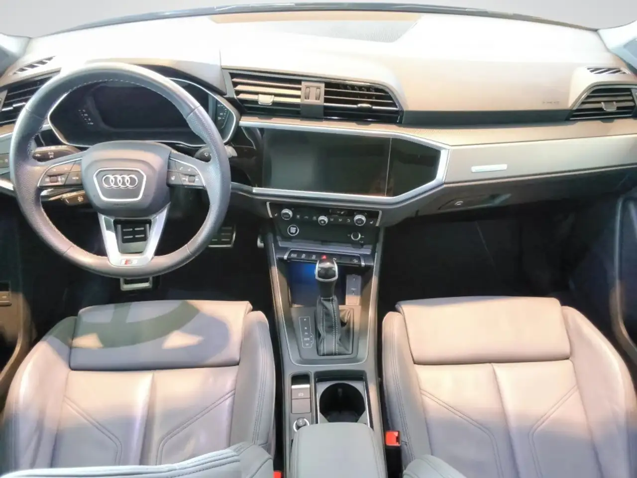 Audi Q3 снимка Audi Q3