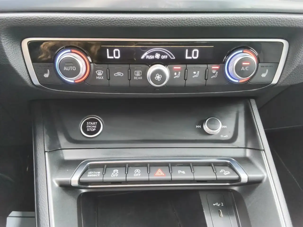 Audi Q3 снимка Audi Q3