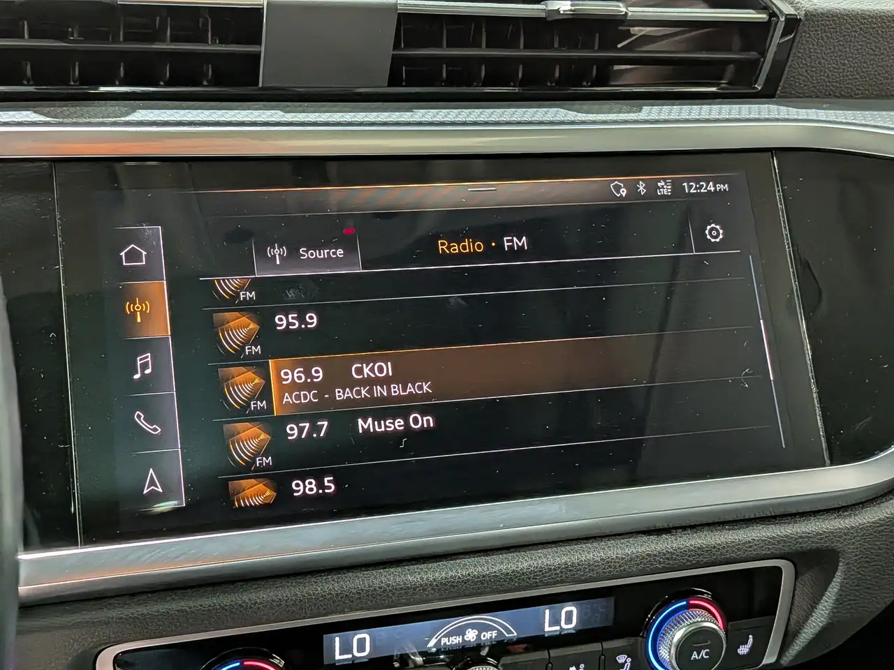Audi Q3 photo Audi Q3
