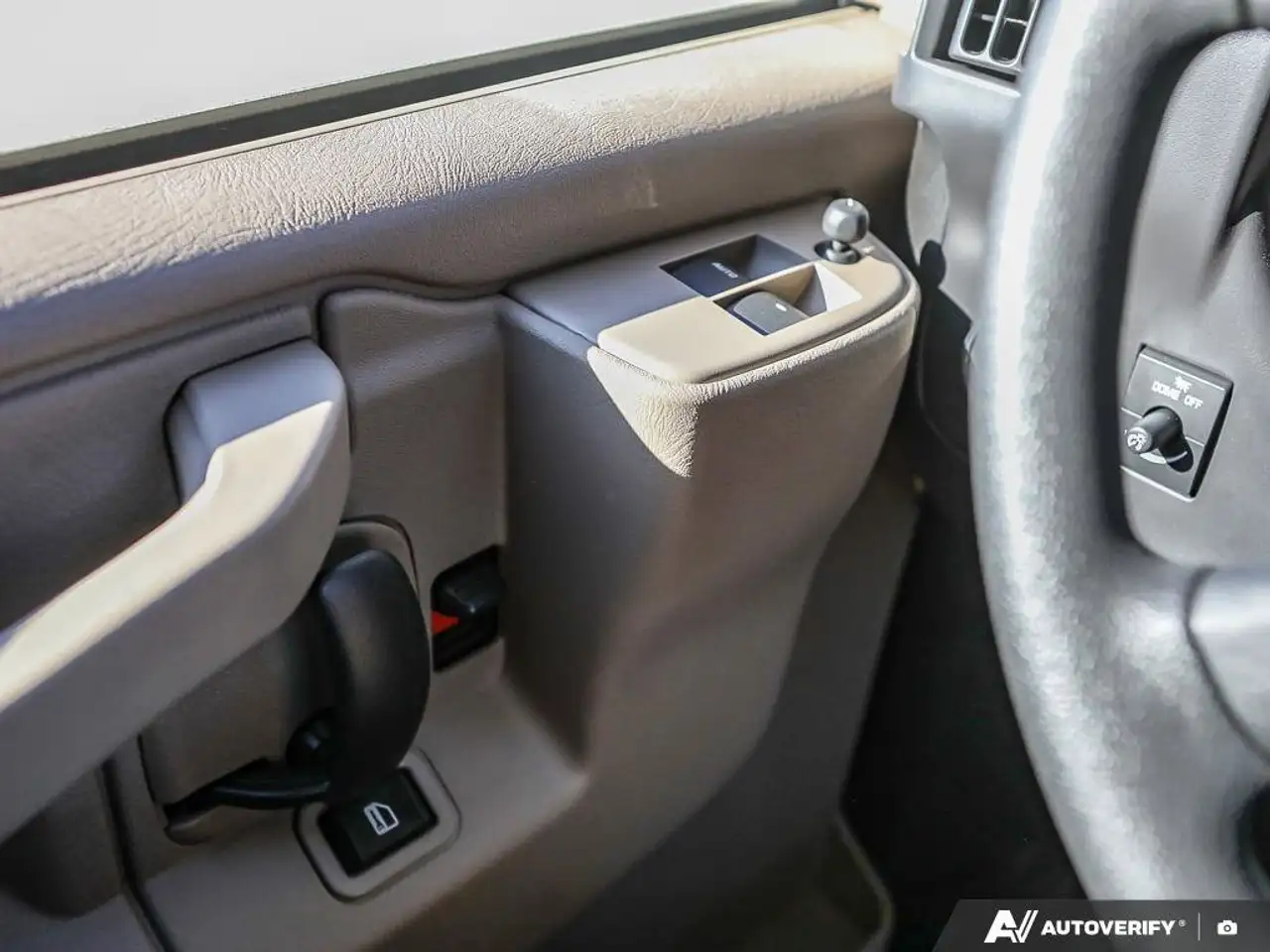 Chevrolet Express 2500 снимка Chevrolet Express 2500