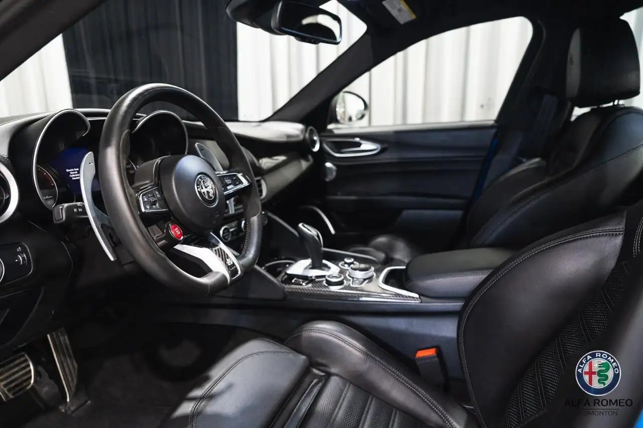 Alfa Romeo Giulia photo Alfa Romeo Giulia