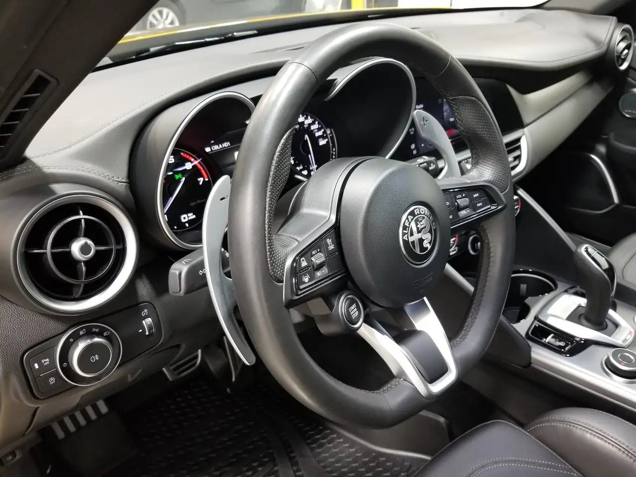 Alfa Romeo Giulia снимка Alfa Romeo Giulia