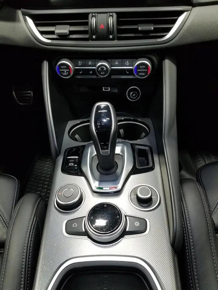 Alfa Romeo Giulia снимка Alfa Romeo Giulia