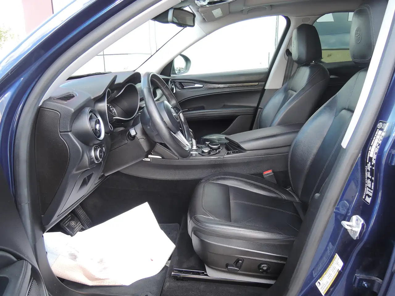 Alfa Romeo Stelvio снимка Alfa Romeo Stelvio