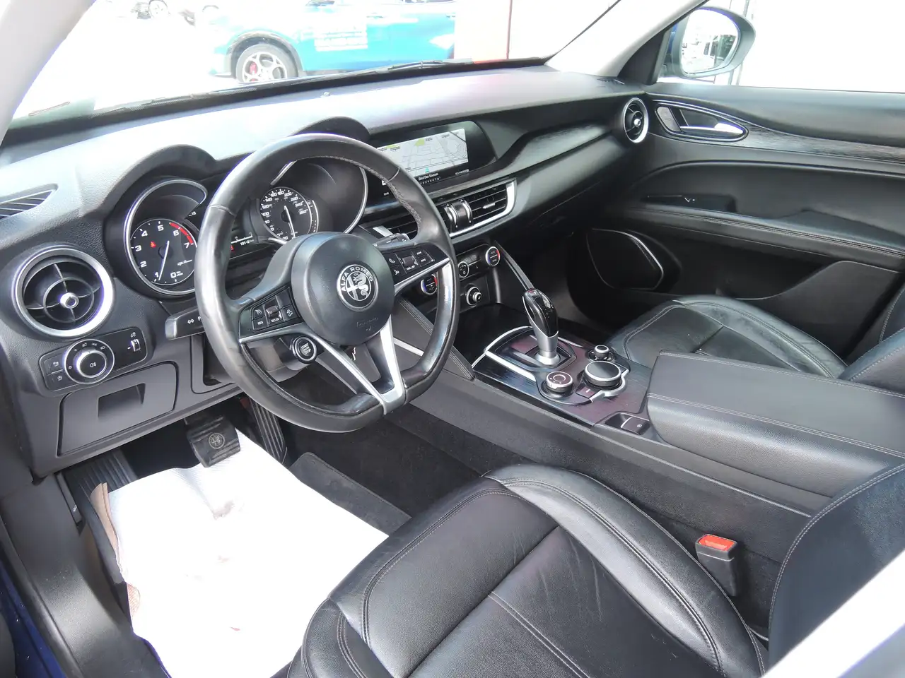 Alfa Romeo Stelvio снимка Alfa Romeo Stelvio