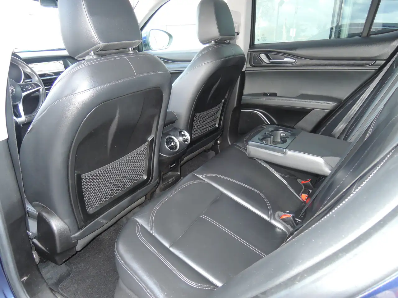 Alfa Romeo Stelvio снимка Alfa Romeo Stelvio