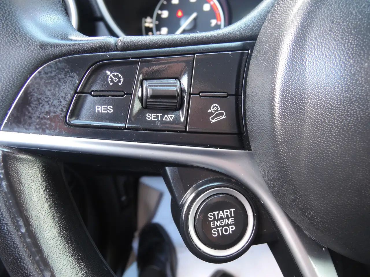 Alfa Romeo Stelvio снимка Alfa Romeo Stelvio