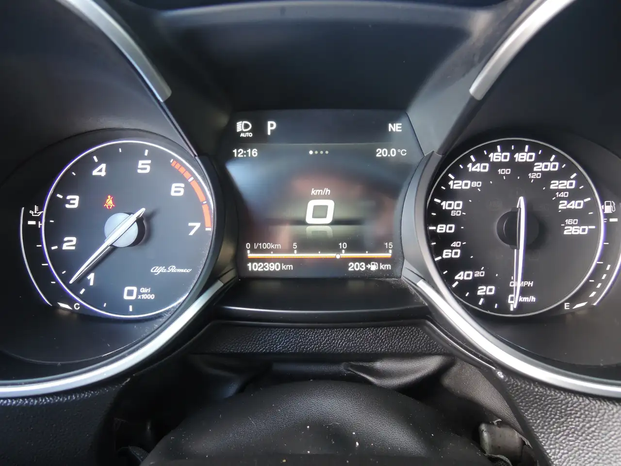 Alfa Romeo Stelvio снимка Alfa Romeo Stelvio