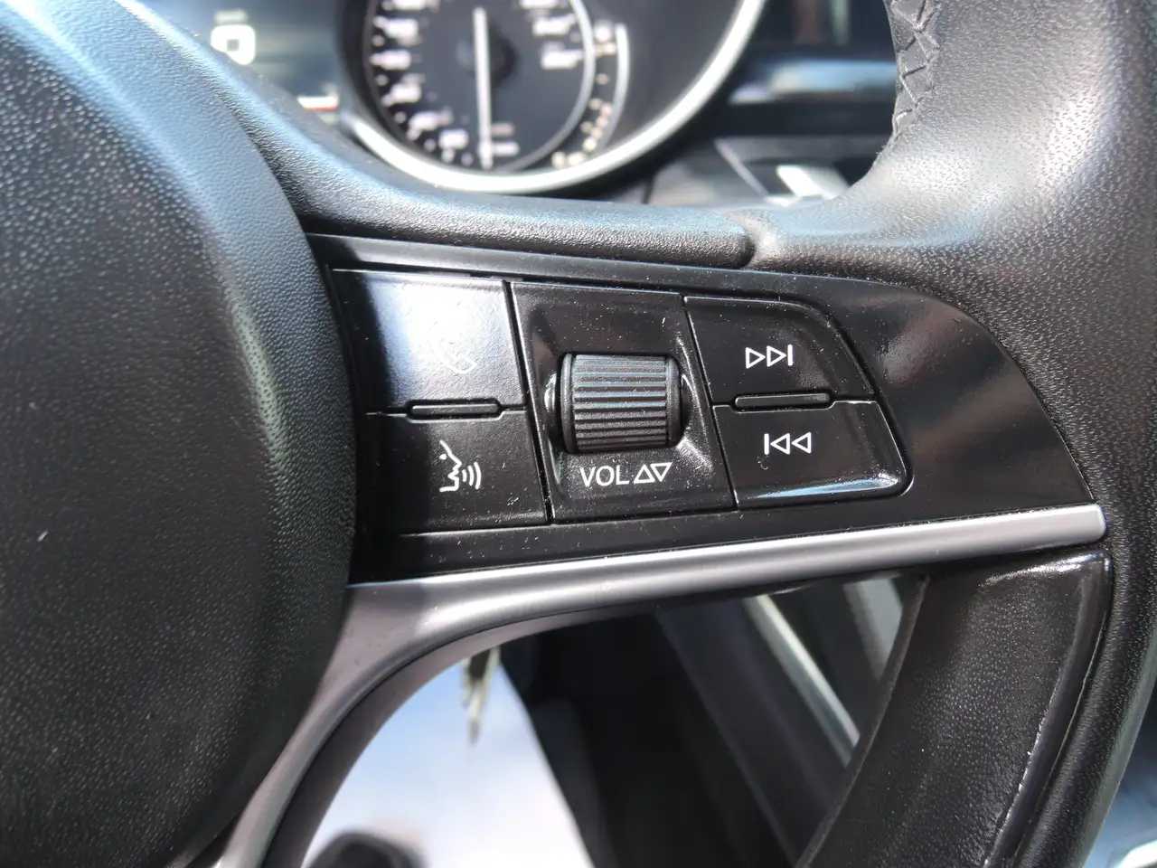 Alfa Romeo Stelvio снимка Alfa Romeo Stelvio