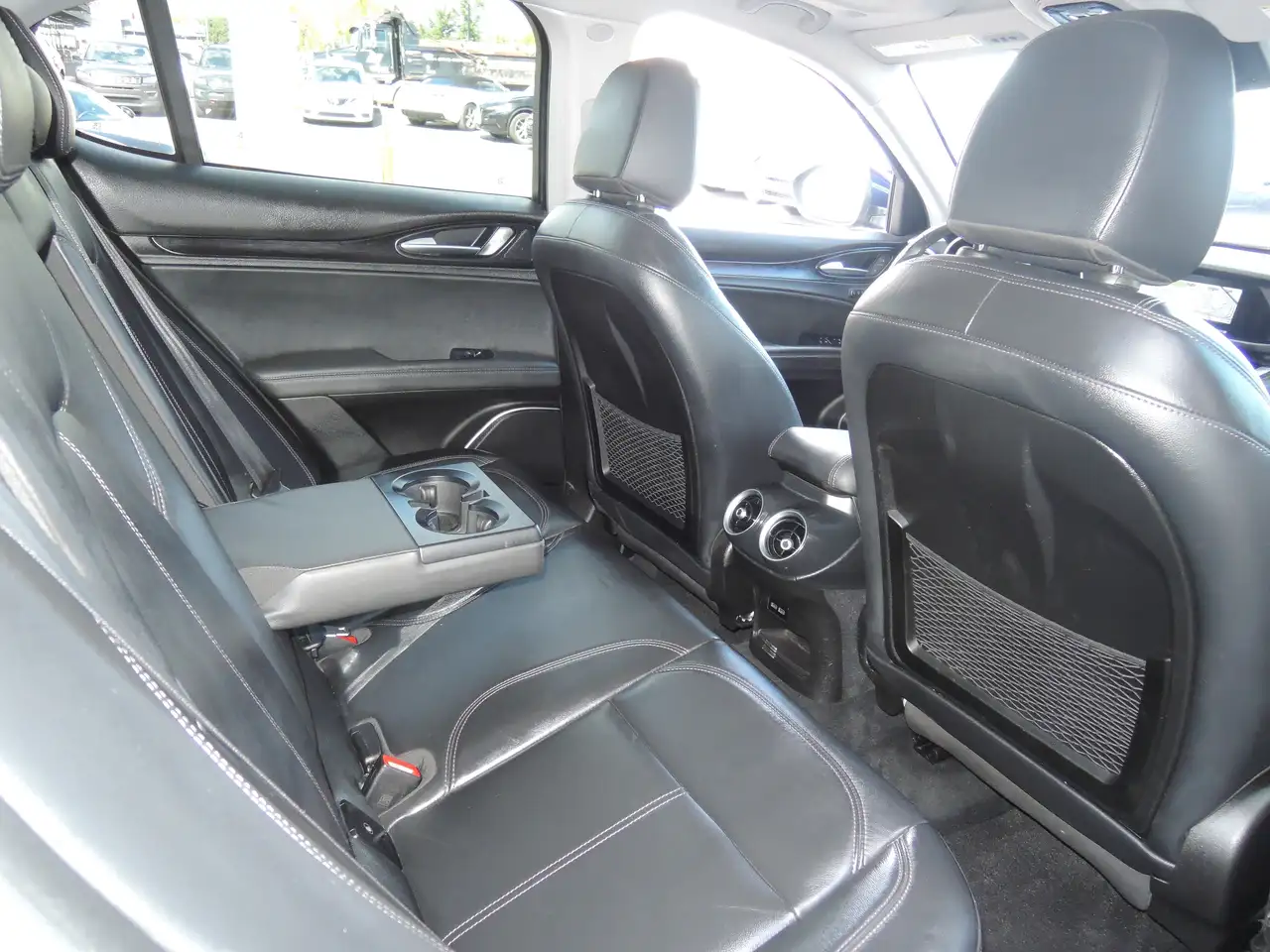 Alfa Romeo Stelvio снимка Alfa Romeo Stelvio