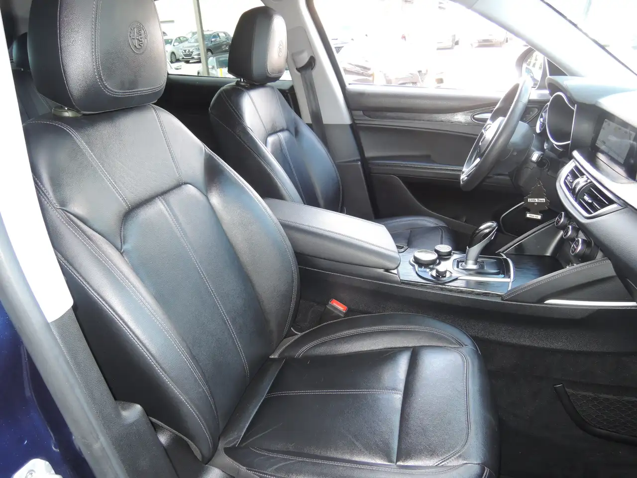 Alfa Romeo Stelvio снимка Alfa Romeo Stelvio