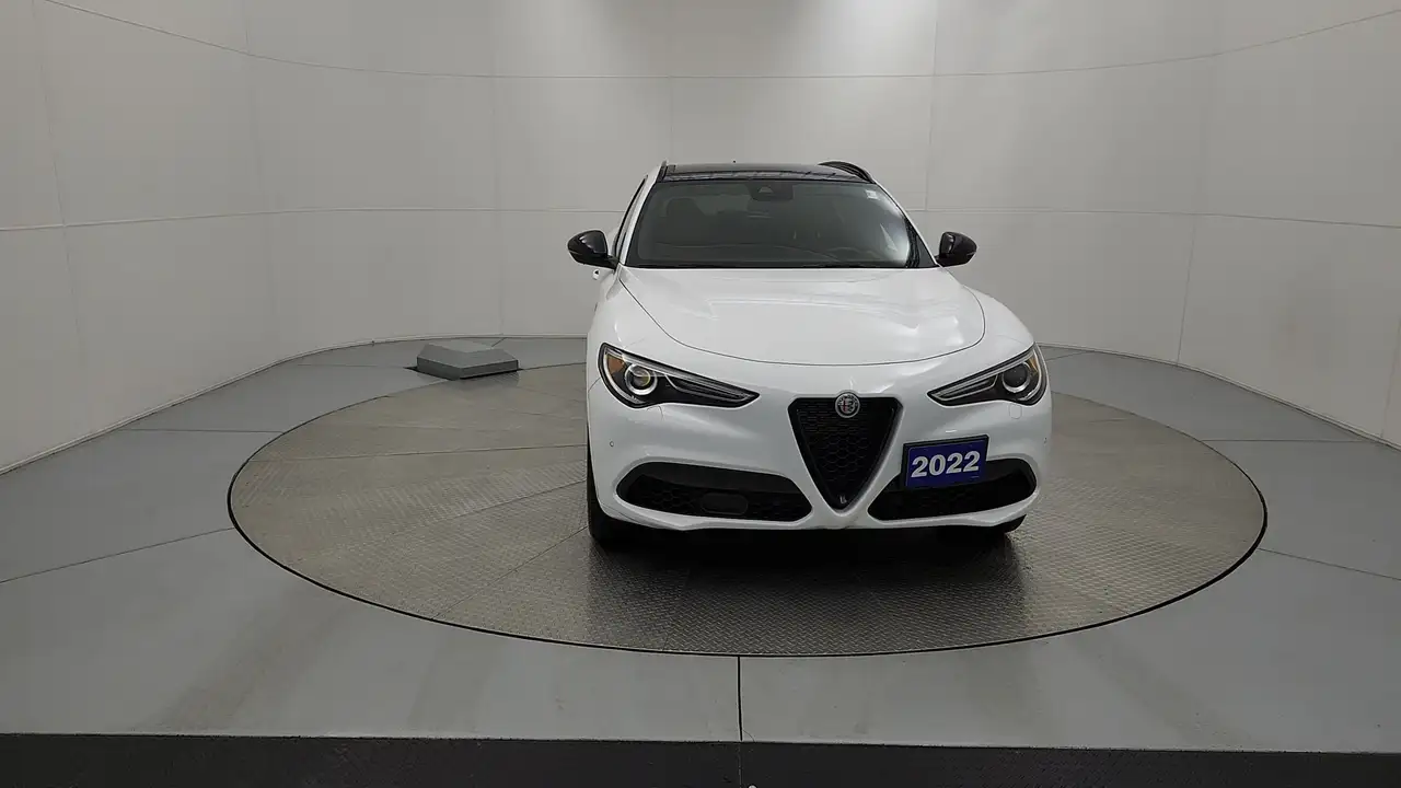 Alfa Romeo Stelvio снимка Alfa Romeo Stelvio