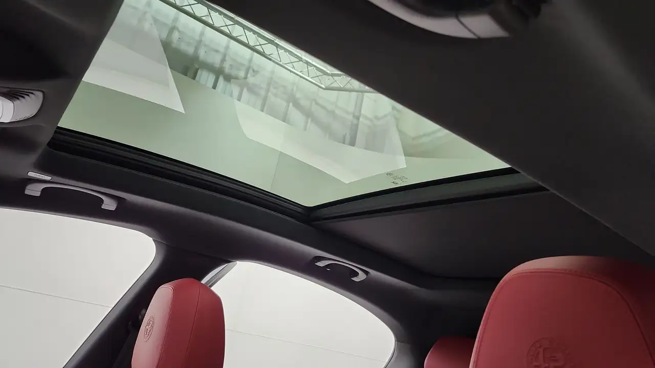 Alfa Romeo Stelvio снимка Alfa Romeo Stelvio
