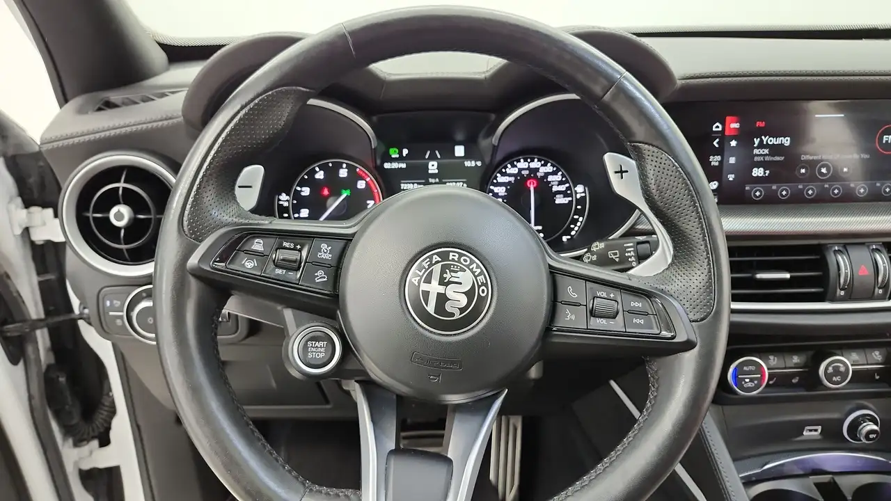 Alfa Romeo Stelvio снимка Alfa Romeo Stelvio