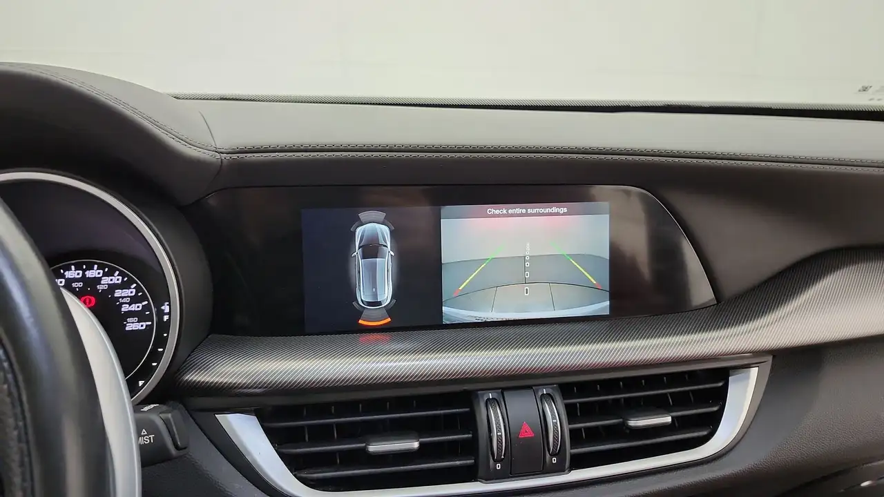 Alfa Romeo Stelvio снимка Alfa Romeo Stelvio