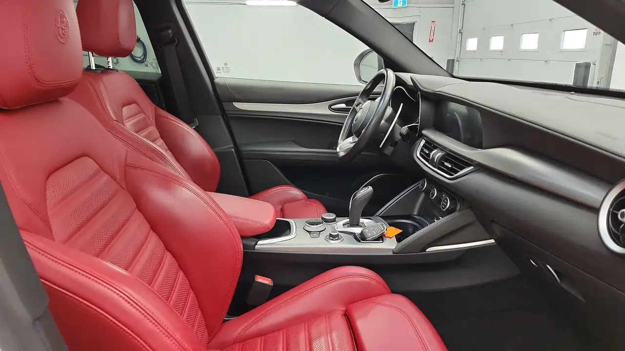 Alfa Romeo Stelvio снимка Alfa Romeo Stelvio