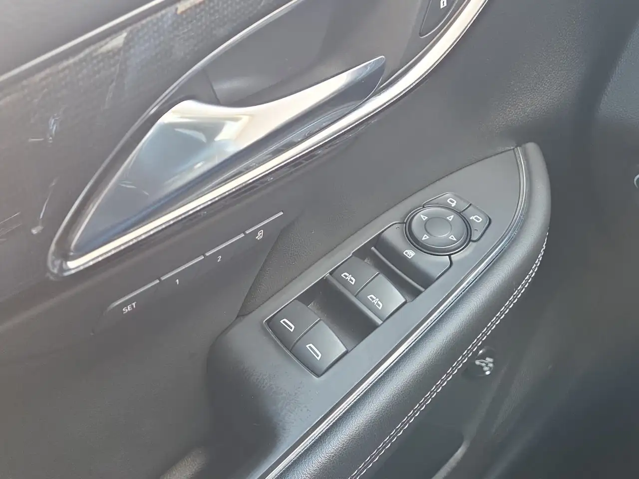 Buick Envision photo Buick Envision