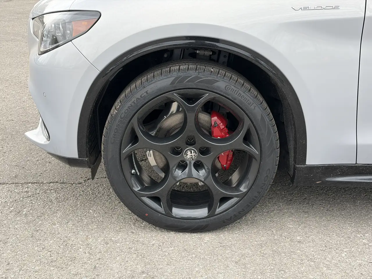 Alfa Romeo Stelvio снимка Alfa Romeo Stelvio