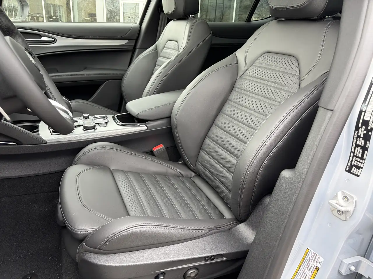Alfa Romeo Stelvio снимка Alfa Romeo Stelvio