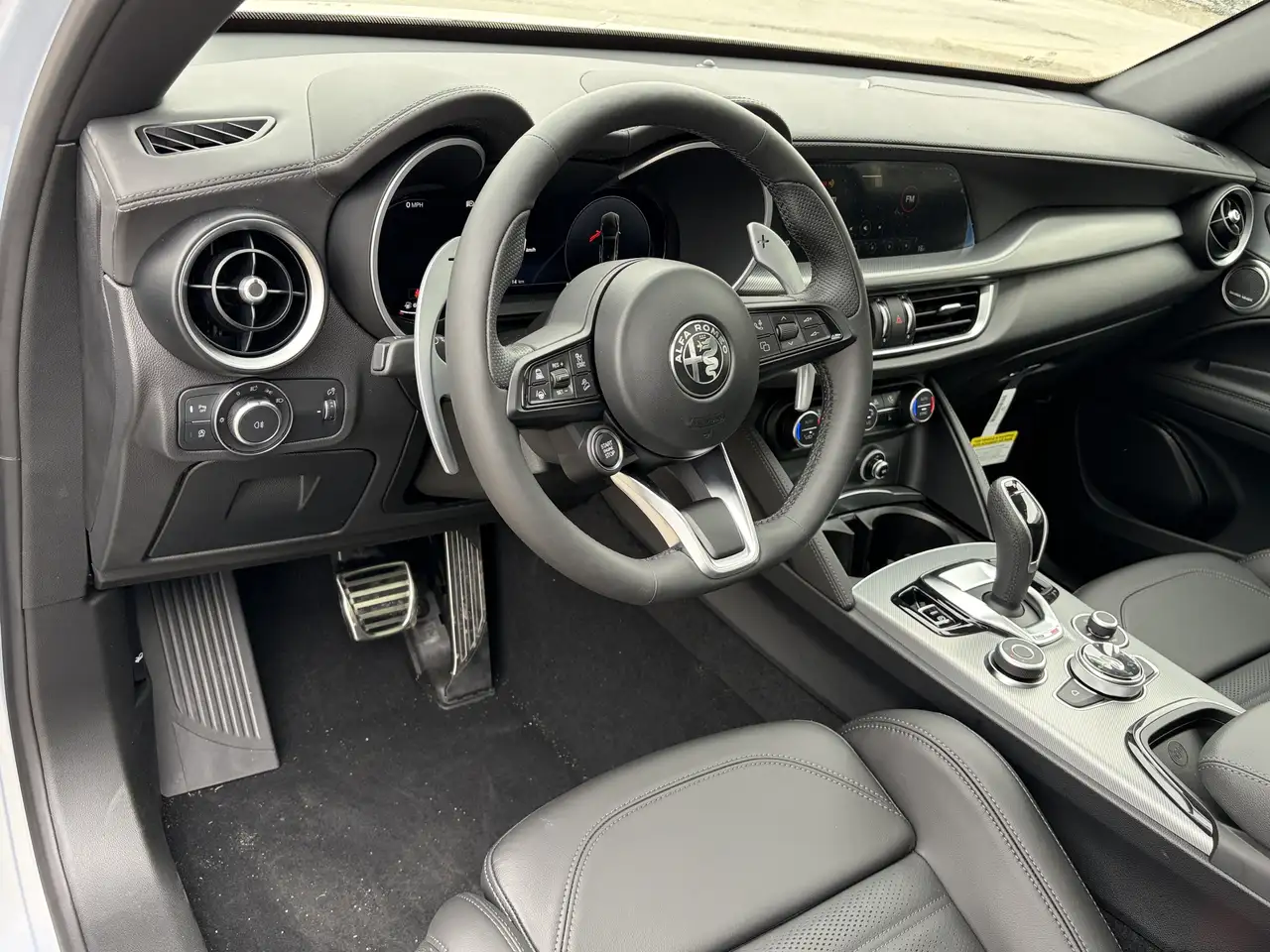 Alfa Romeo Stelvio снимка Alfa Romeo Stelvio