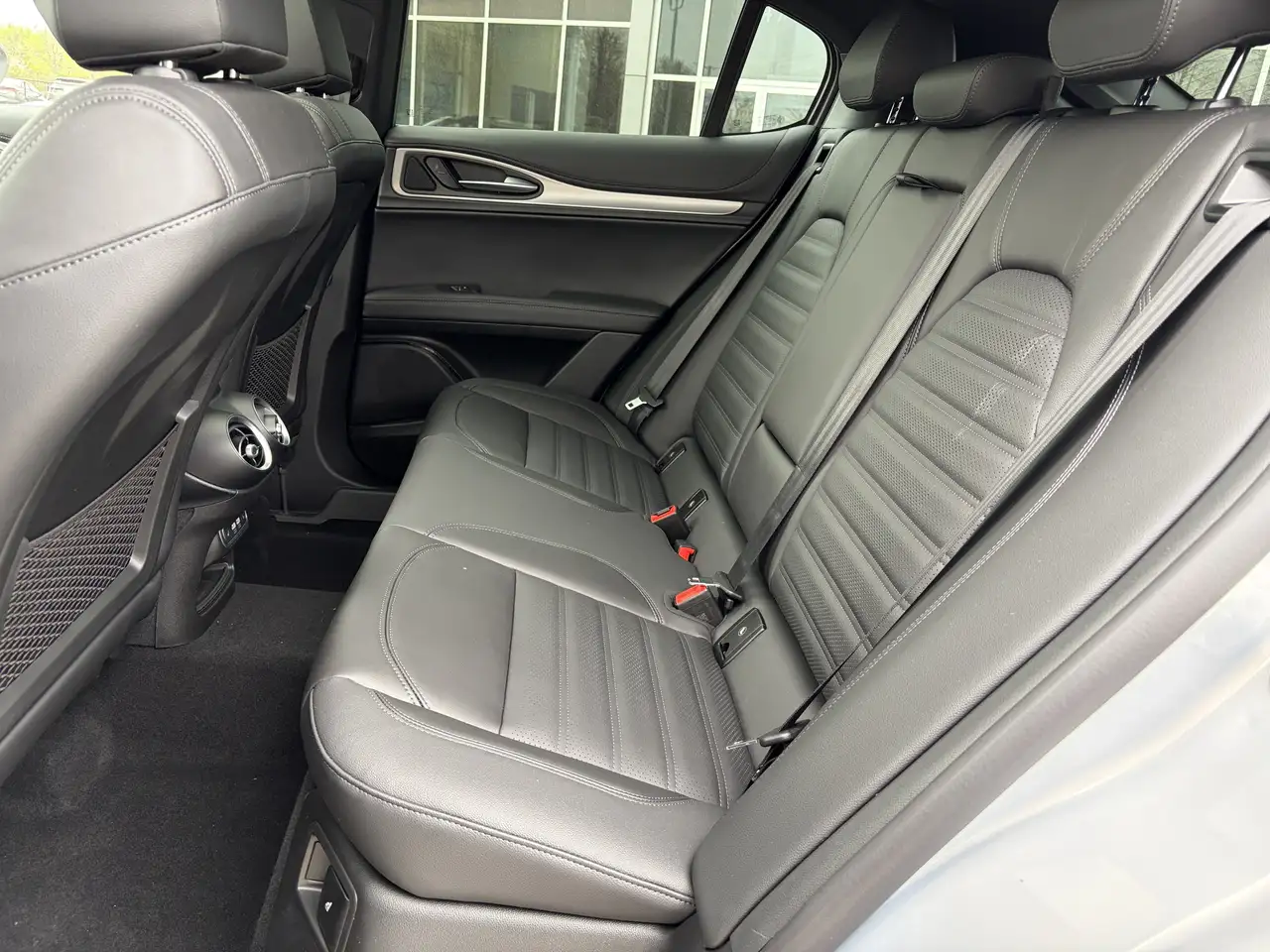 Alfa Romeo Stelvio снимка Alfa Romeo Stelvio