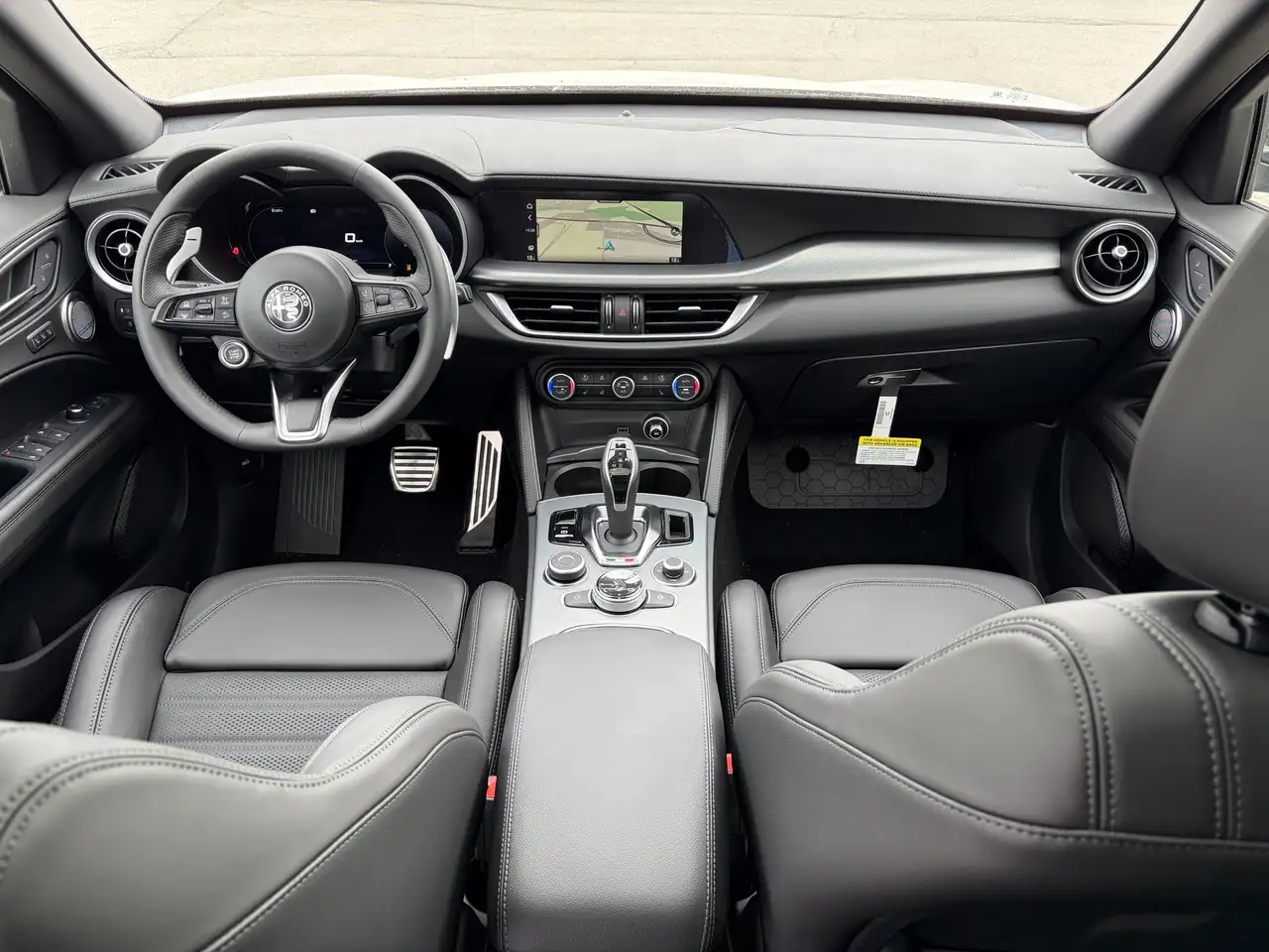 Alfa Romeo Stelvio снимка Alfa Romeo Stelvio