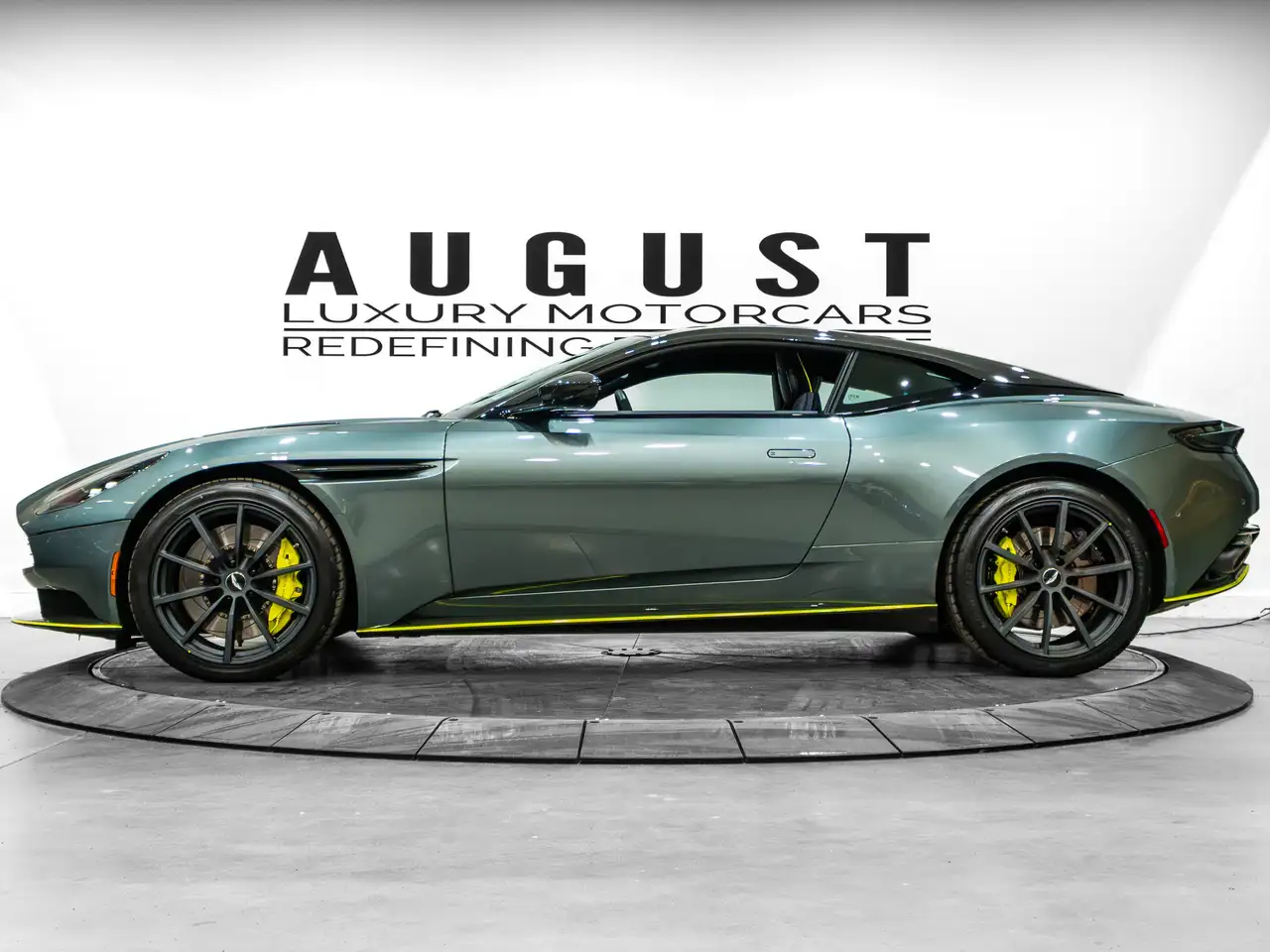 Aston Martin DB11 fotografie Aston Martin DB11