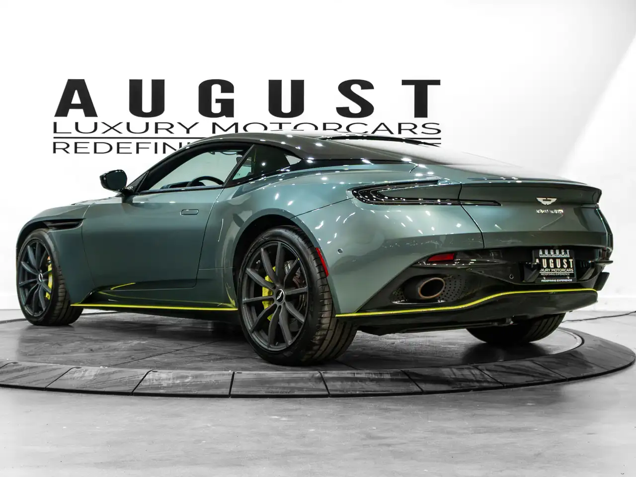 Aston Martin DB11 fotografie Aston Martin DB11