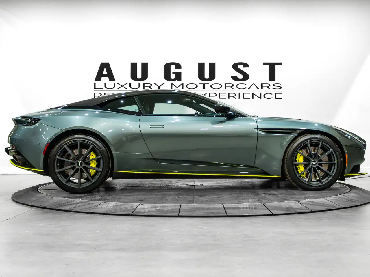 Aston Martin DB11 fotografie Aston Martin DB11